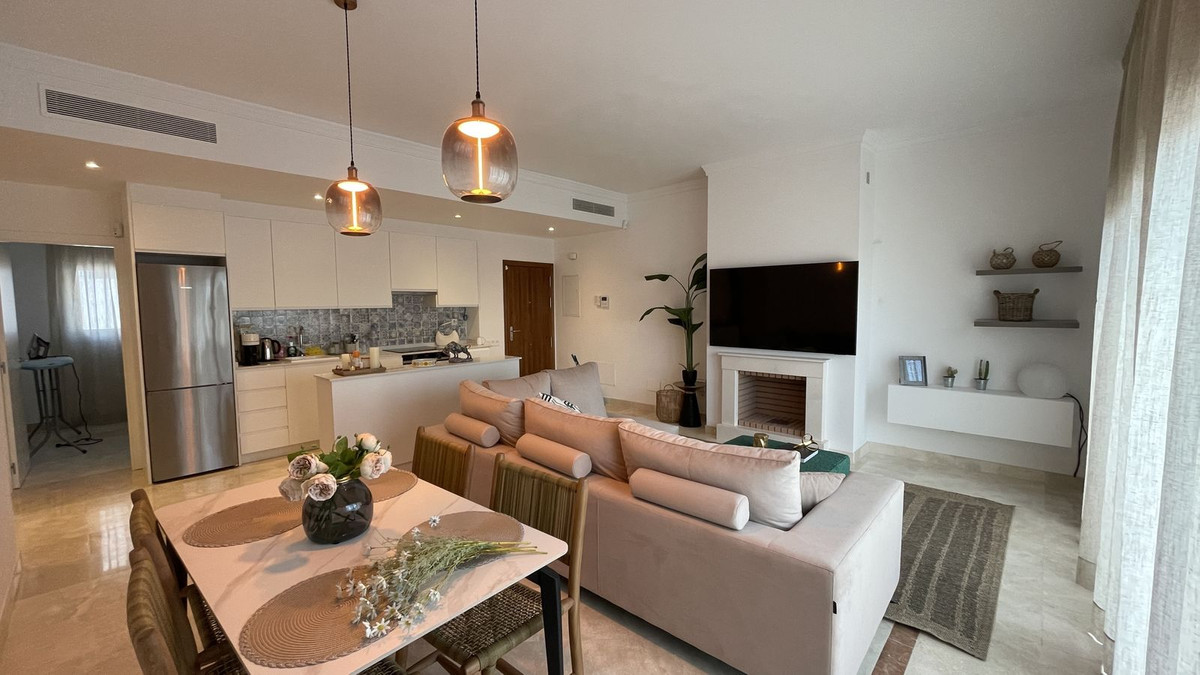 3 Bedroom Apartment for Sale in El Paraiso — 2