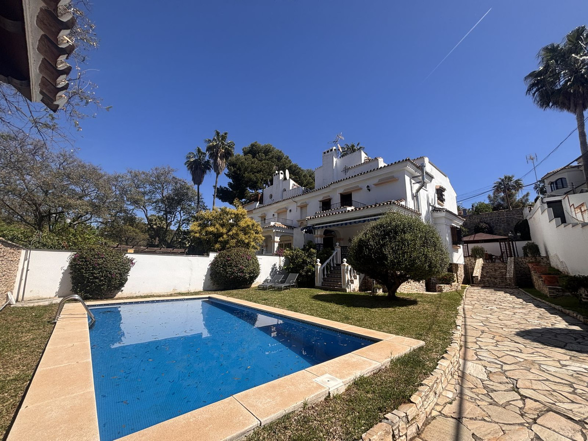 3 Bedroom Villa for Sale in Nueva Andalucía — 2