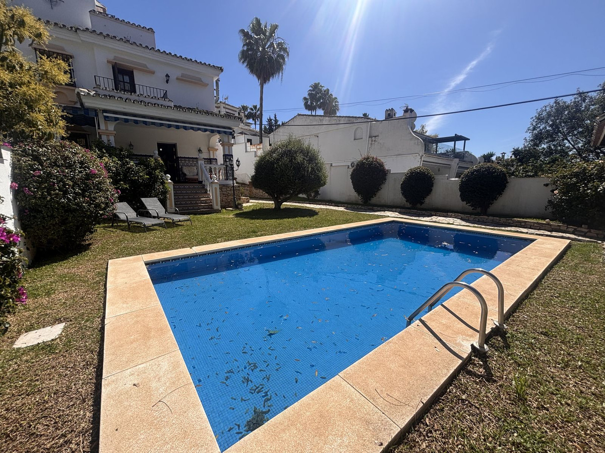3 Bedroom Villa for Sale in Nueva Andalucía — 3