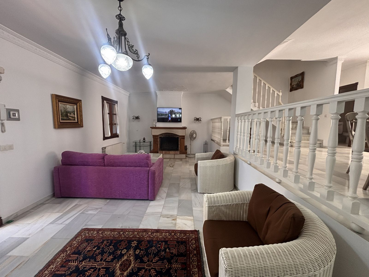 3 Bedroom Villa for Sale in Nueva Andalucía — 5