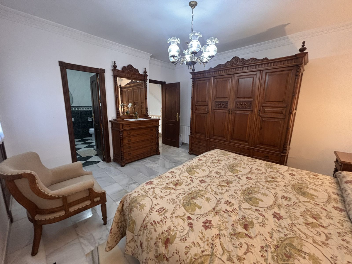 3 Bedroom Villa for Sale in Nueva Andalucía — 9