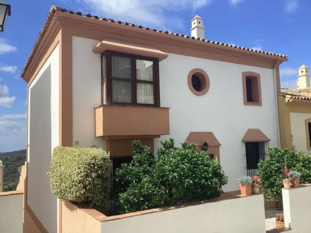 2 Bedroom Villa for Sale in Benahavís