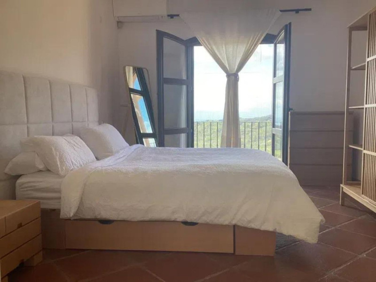 2 Bedroom Villa for Sale in Benahavís — 6