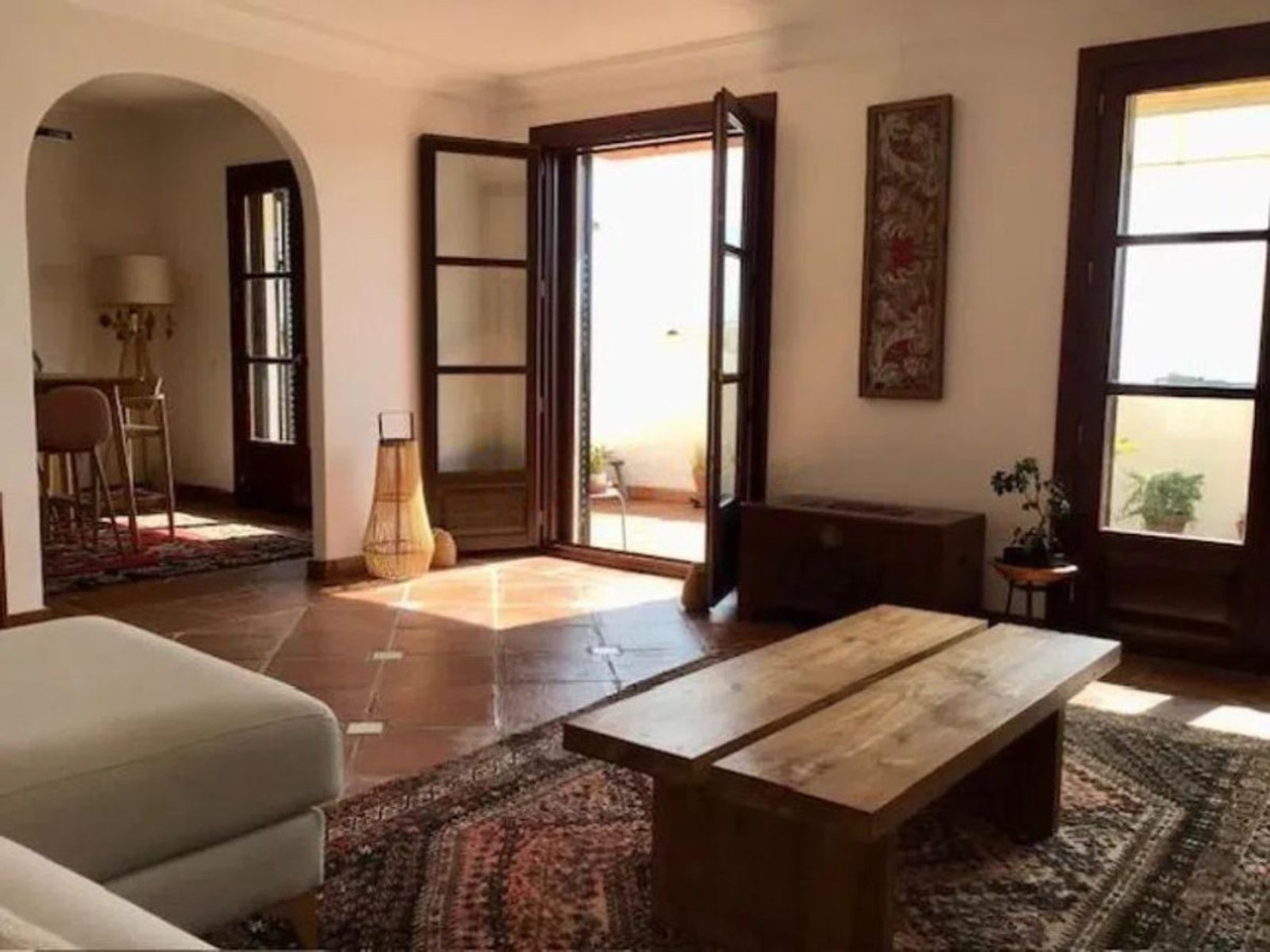 2 Bedroom Villa for Sale in Benahavís — 8