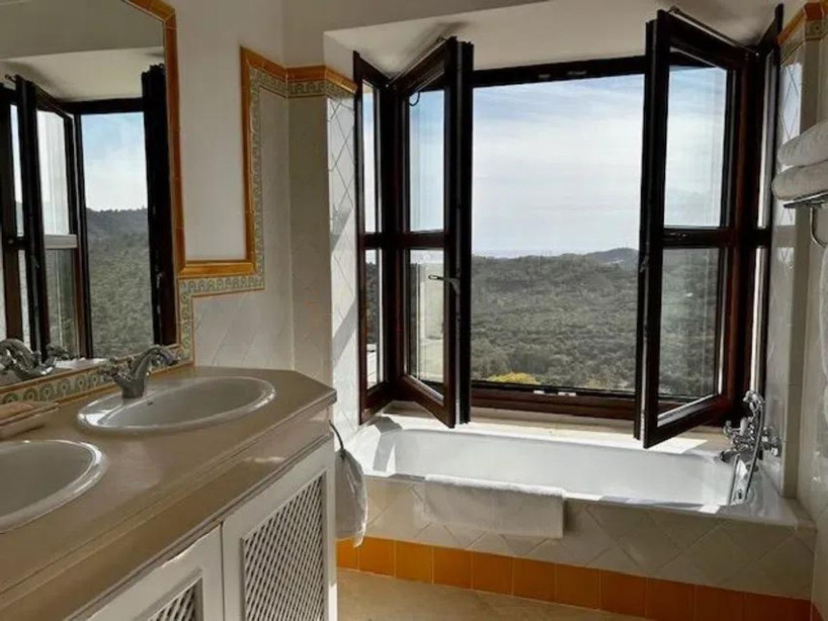 2 Bedroom Villa for Sale in Benahavís — 9