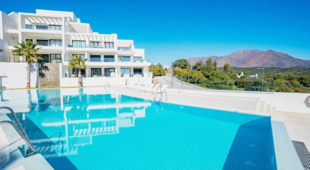3 Bedroom Apartment for Sale in Estepona — 2