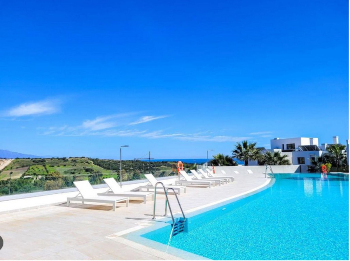 3 Bedroom Apartment for Sale in Estepona — 3