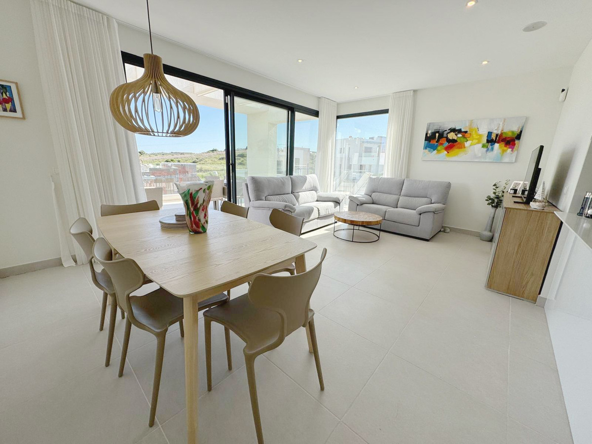 3 Bedroom Apartment for Sale in Estepona — 8