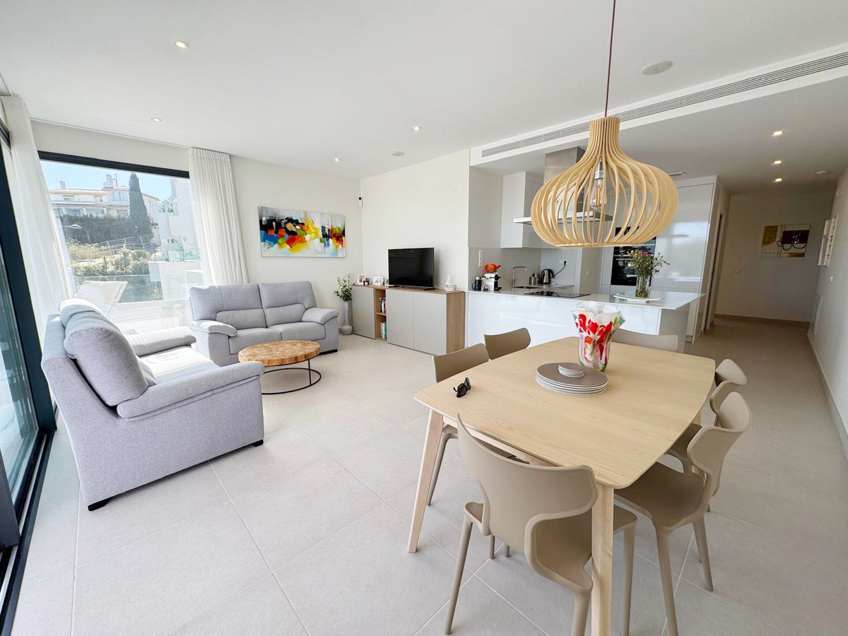 3 Bedroom Apartment for Sale in Estepona — 9