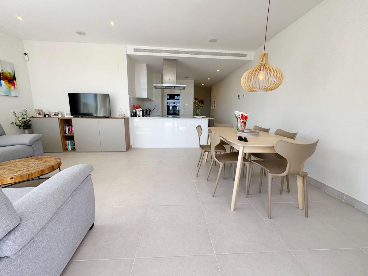 3 Bedroom Apartment for Sale in Estepona — view 10