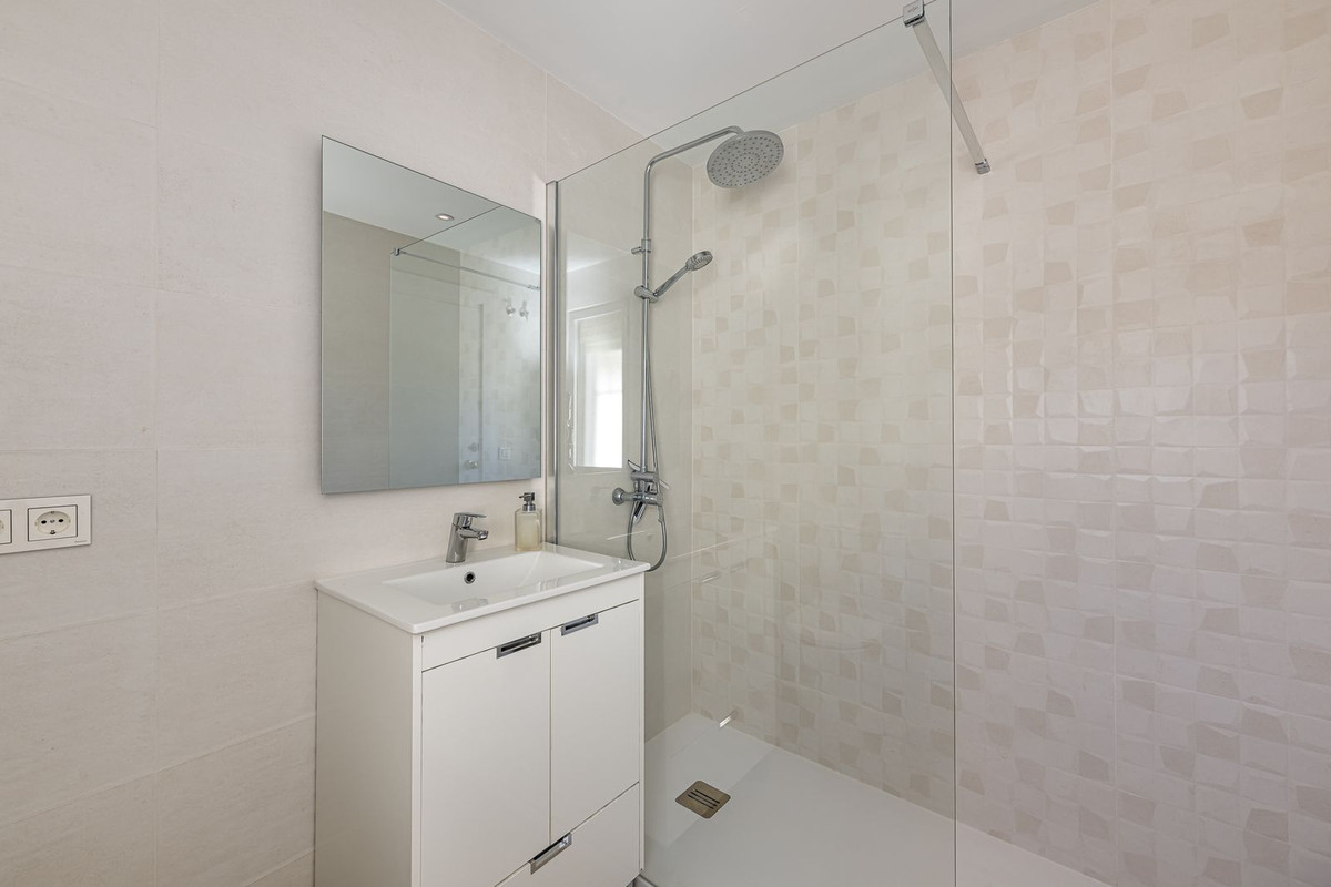 6 Bedroom Apartment for Sale in San Pedro de Alcántara — view 11