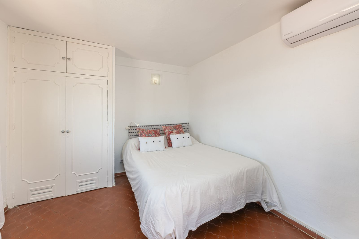 6 Bedroom Apartment for Sale in San Pedro de Alcántara — view 13