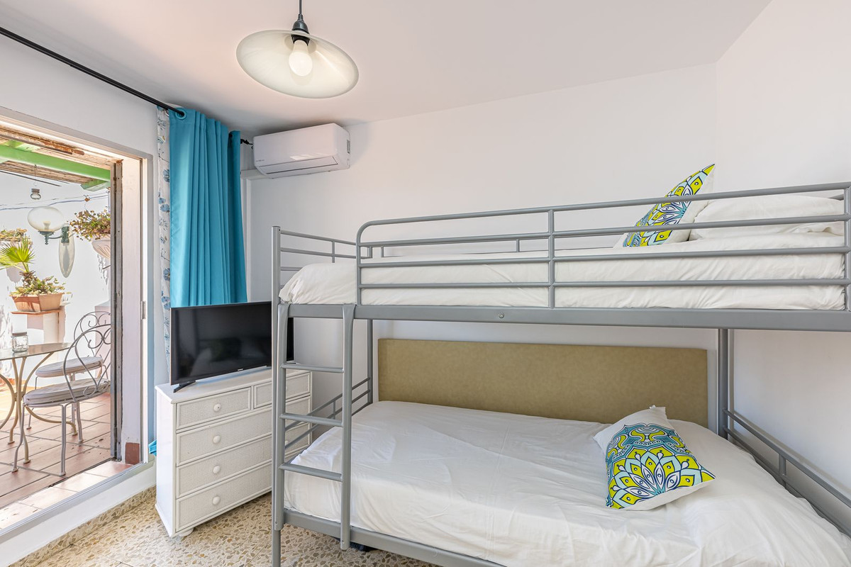 6 Bedroom Apartment for Sale in San Pedro de Alcántara — view 17