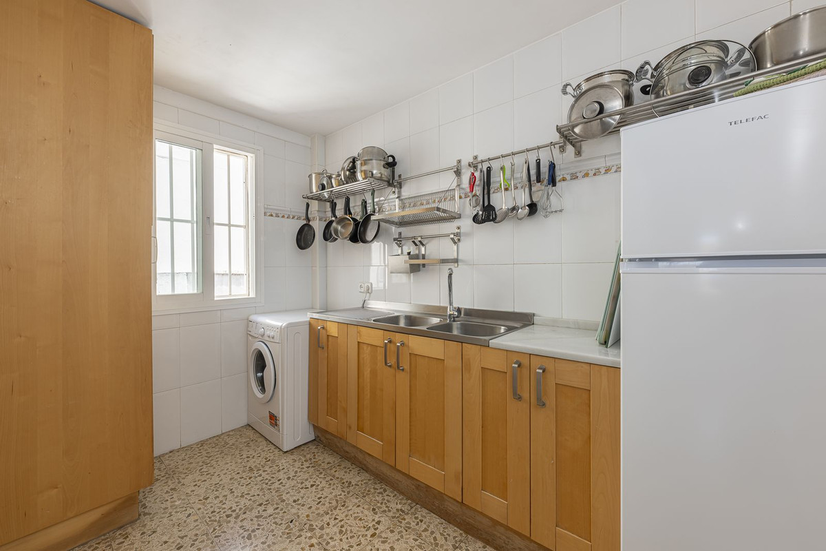 6 Bedroom Apartment for Sale in San Pedro de Alcántara — view 19