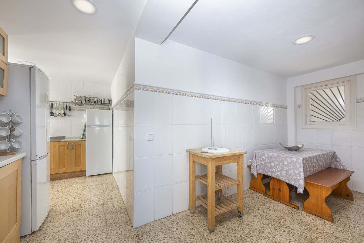 6 Bedroom Apartment for Sale in San Pedro de Alcántara — view 20