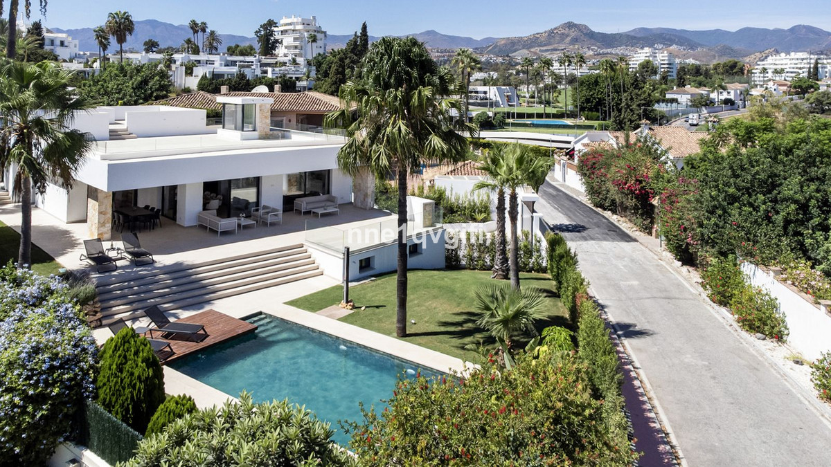 4 Bedroom Villa for Sale in Guadalmina Alta