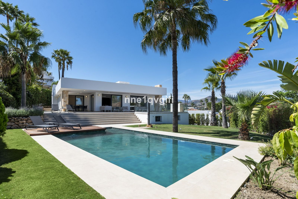 4 Bedroom Villa for Sale in Guadalmina Alta — 2