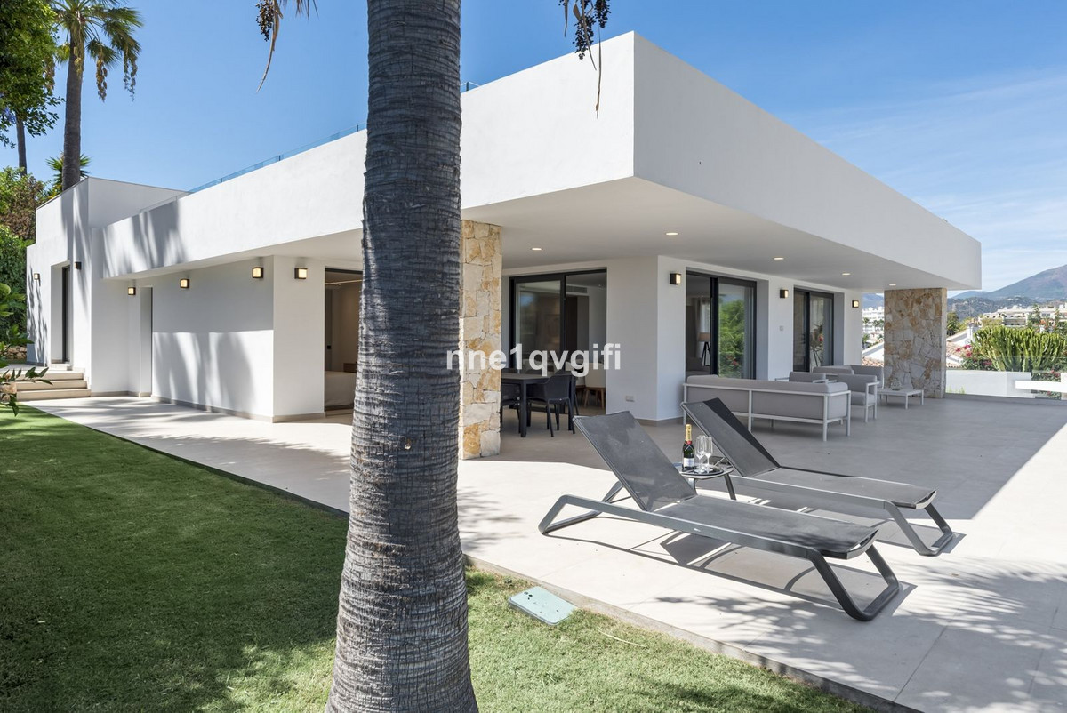 4 Bedroom Villa for Sale in Guadalmina Alta — 9