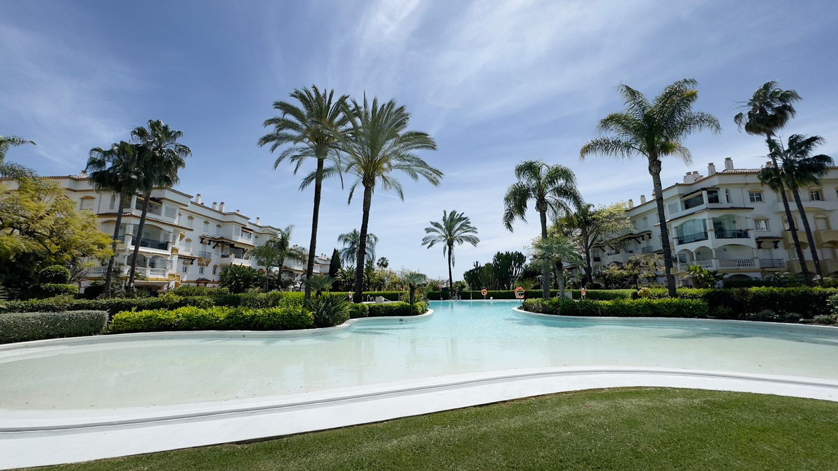 4 Bedroom Apartment for Sale in Marbella