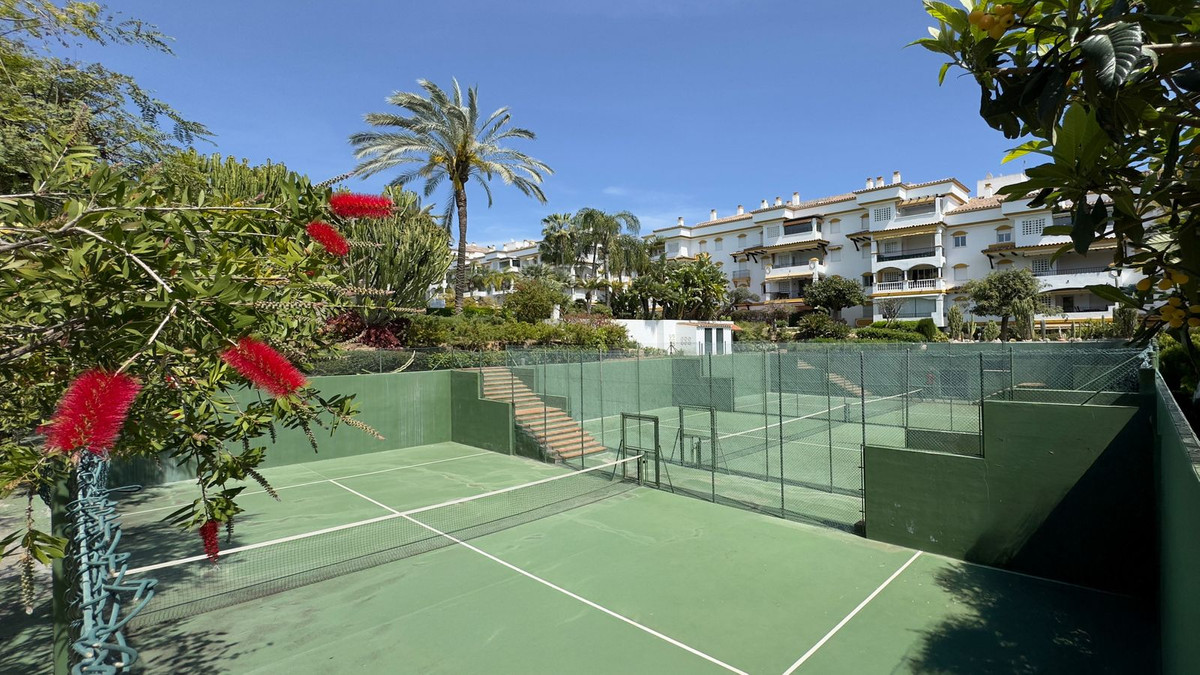 4 Bedroom Apartment for Sale in Marbella — 4