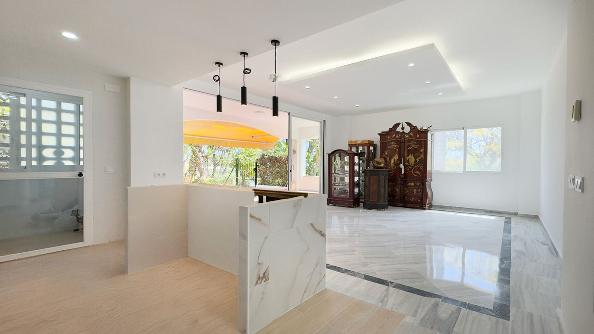 4 Bedroom Apartment for Sale in Marbella — view 10