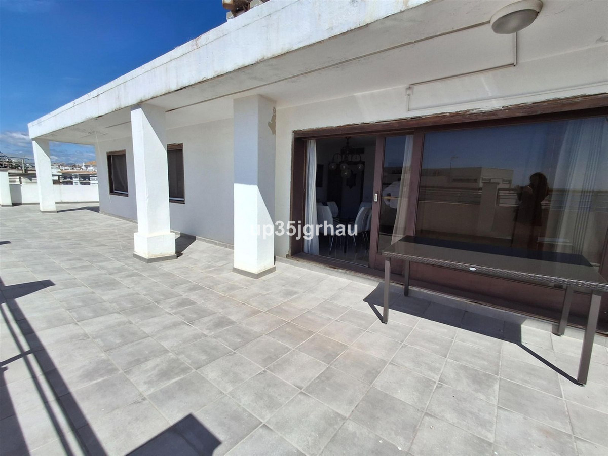 4 Bedroom Apartment for Sale in Estepona