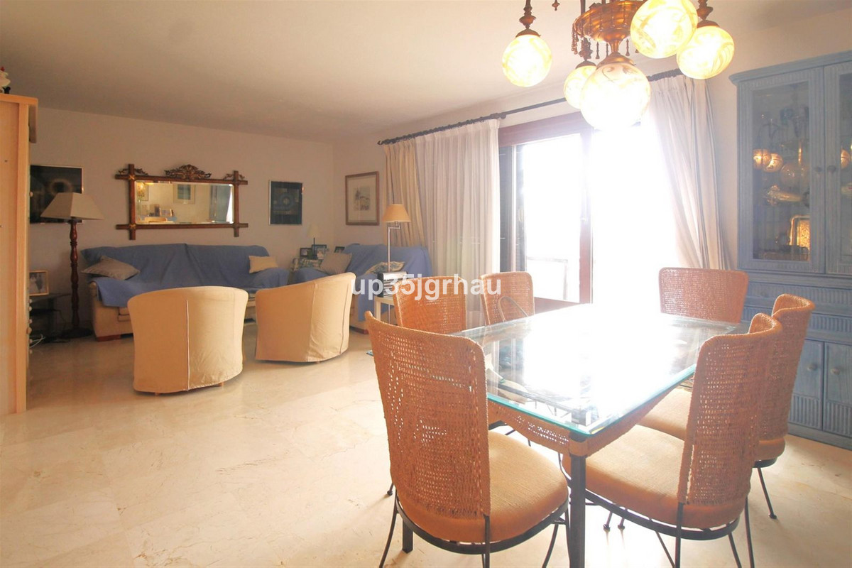 4 Bedroom Apartment for Sale in Estepona — 3