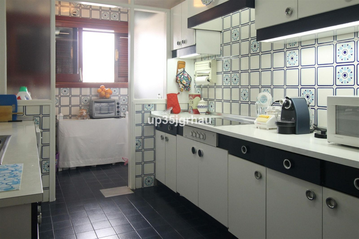4 Bedroom Apartment for Sale in Estepona — 5