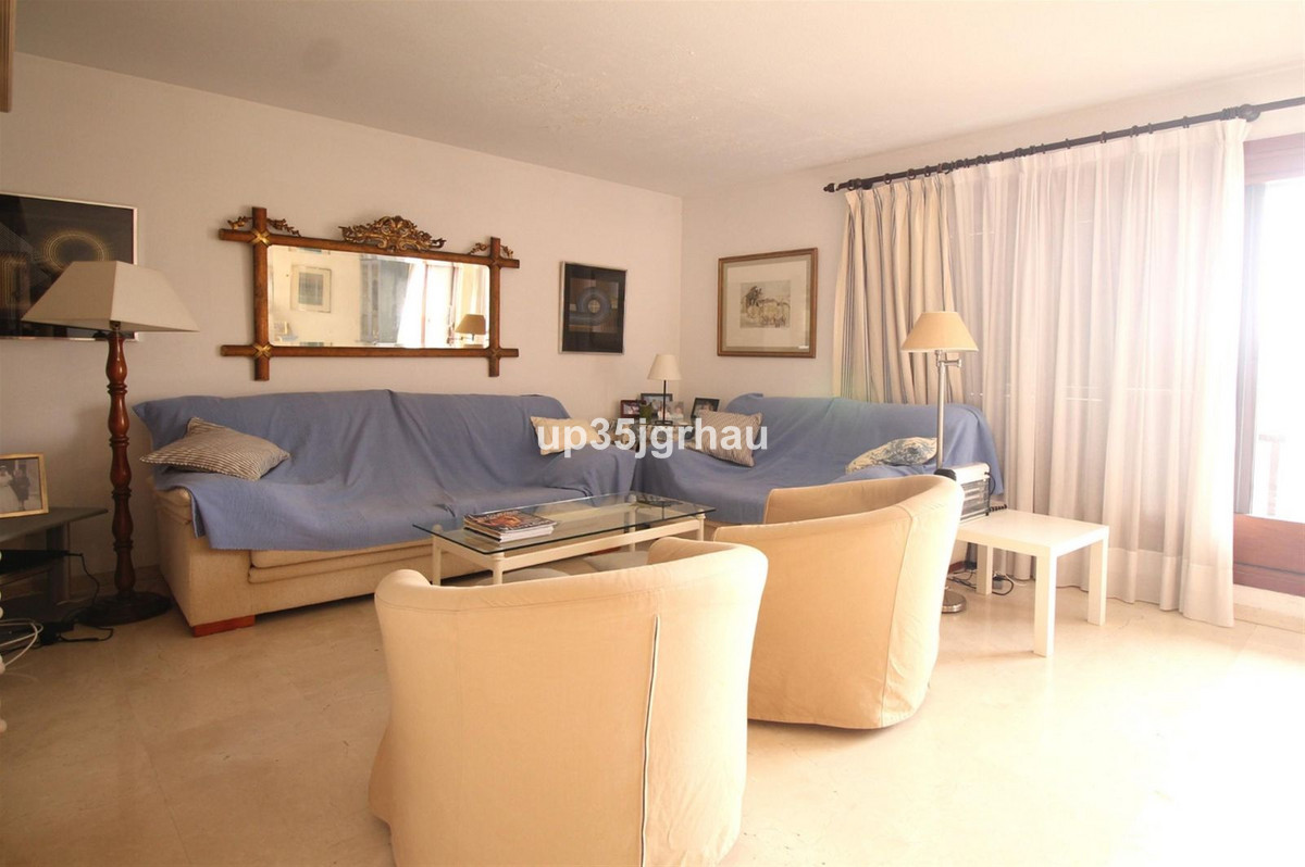 4 Bedroom Apartment for Sale in Estepona — 6
