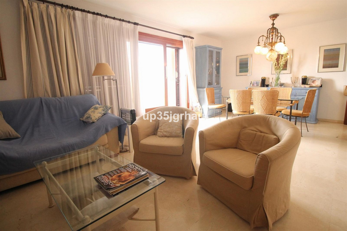4 Bedroom Apartment for Sale in Estepona — 7