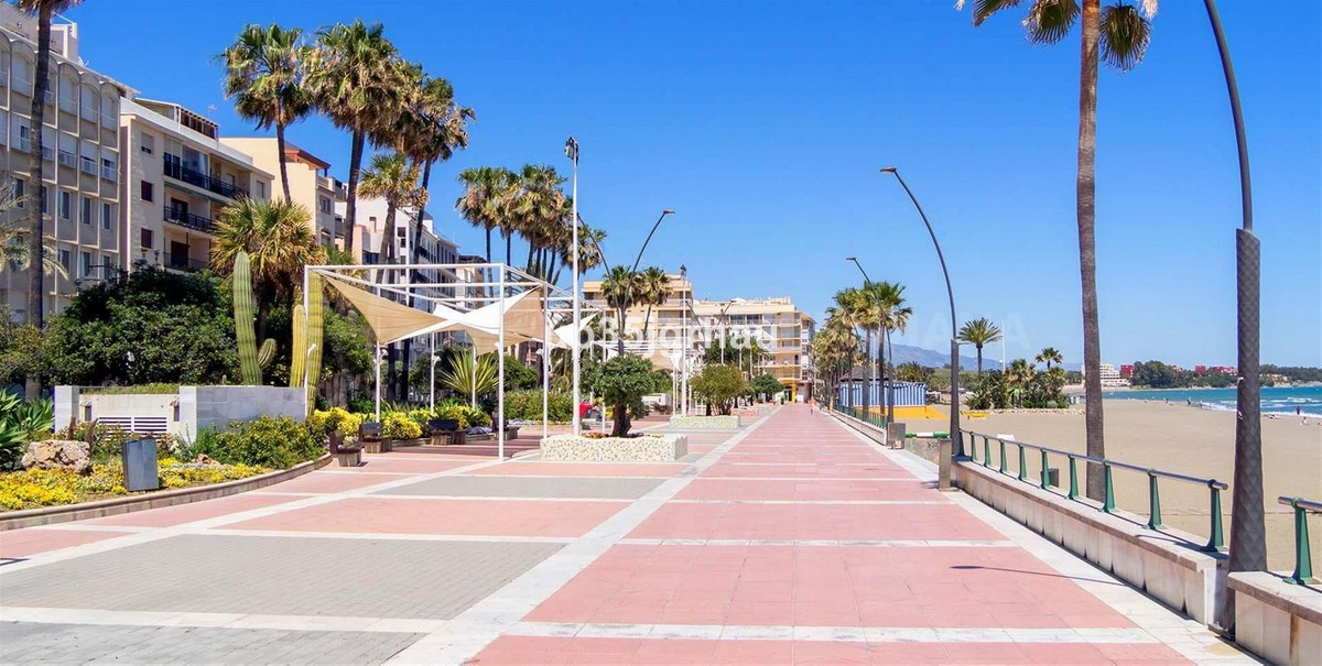 4 Bedroom Apartment for Sale in Estepona — 9