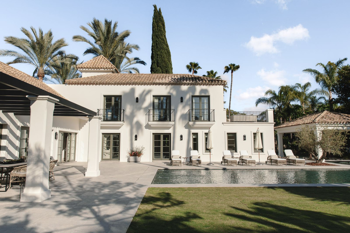 6 Bedroom Villa for Sale in Nueva Andalucía — 2