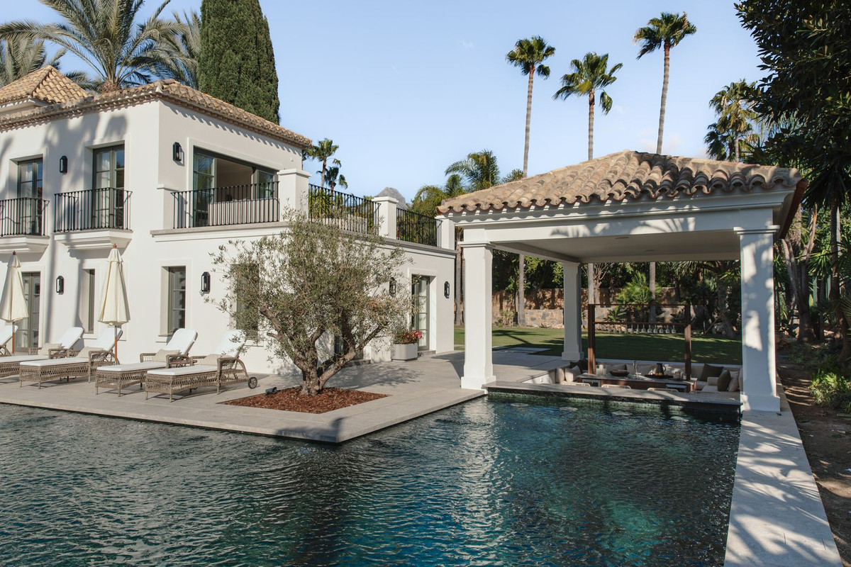 6 Bedroom Villa for Sale in Nueva Andalucía — 3