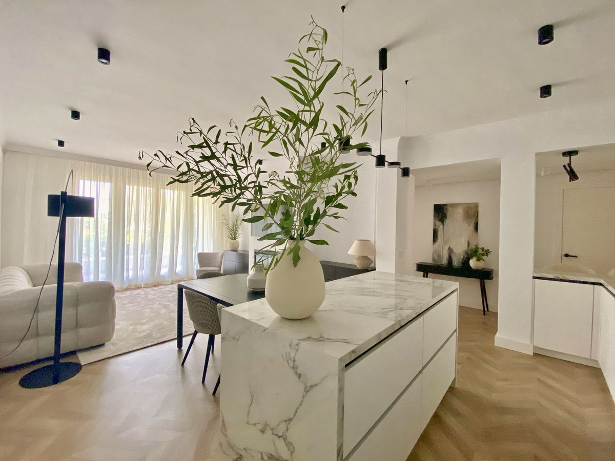 3 Bedroom Apartment for Sale in New Golden Mile