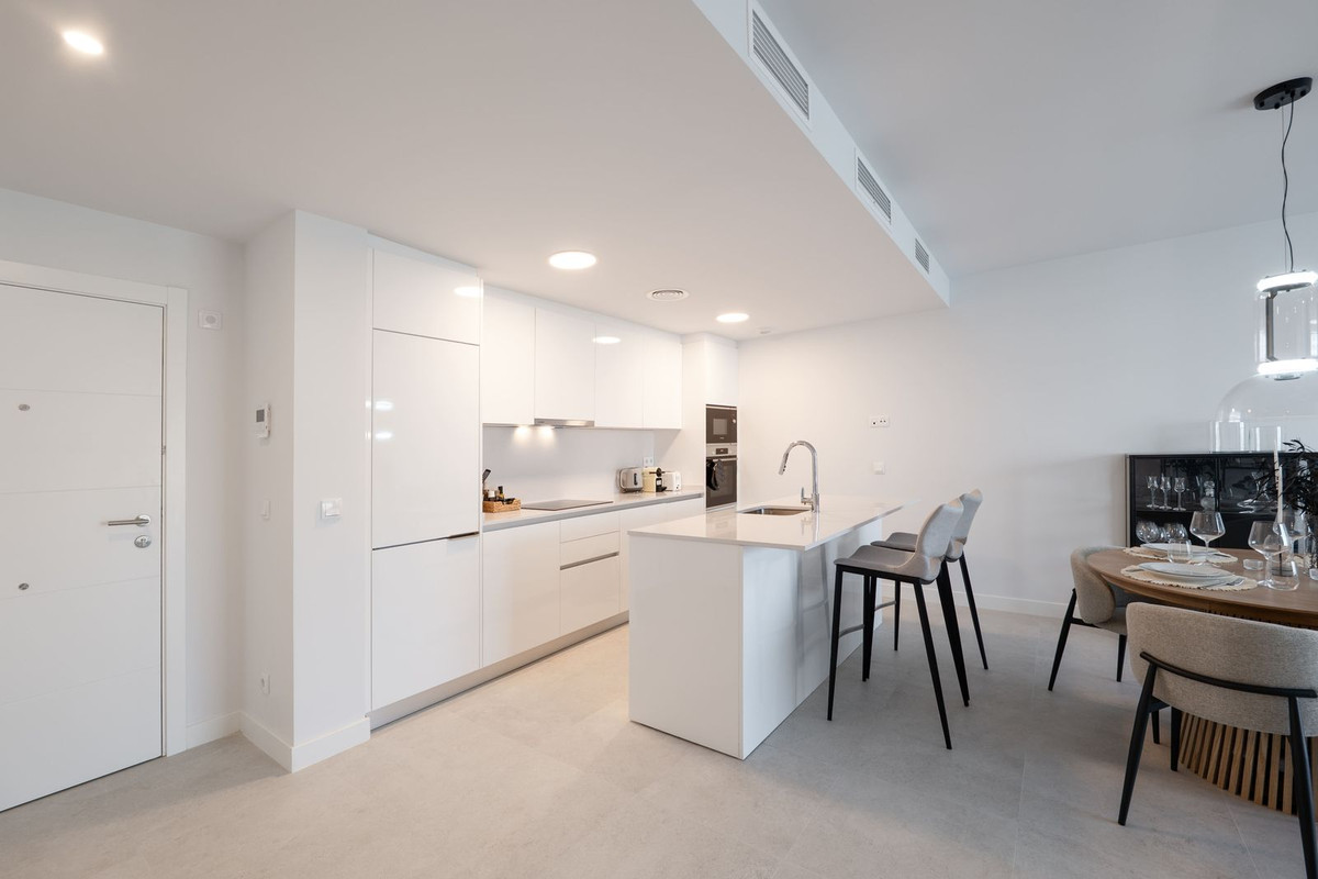 2 Bedroom Apartment for Sale in Estepona — 7