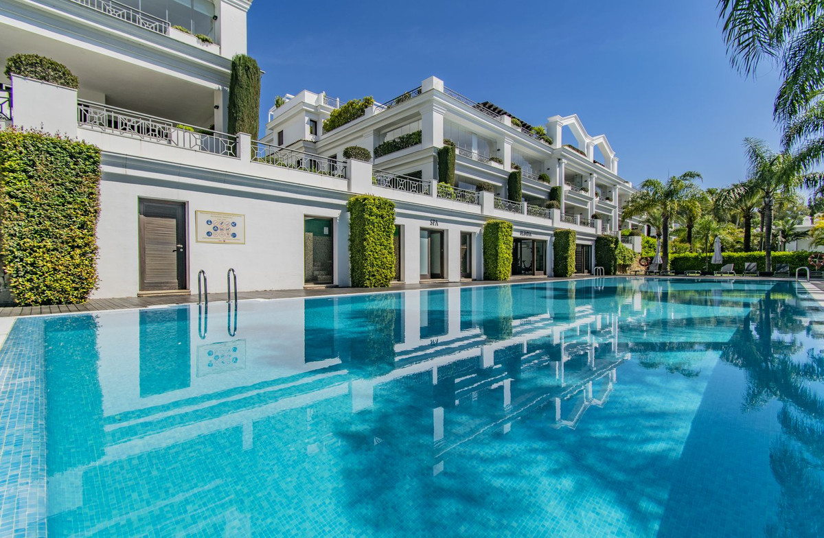 5 Bedroom Apartment for Sale in Estepona
