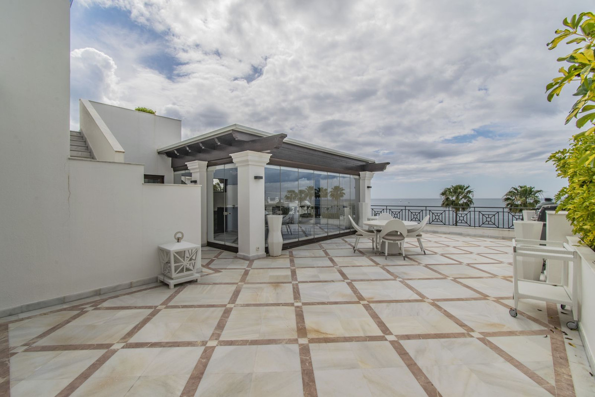 5 Bedroom Apartment for Sale in Estepona — 4