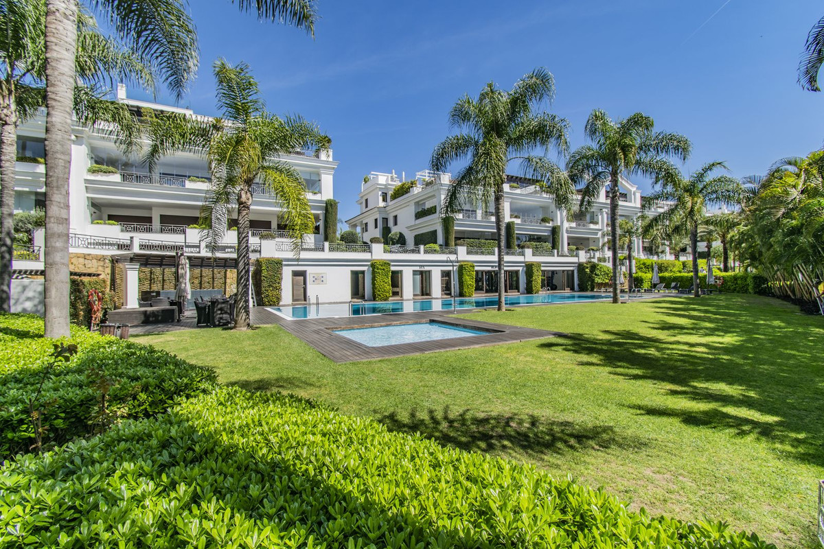 5 Bedroom Apartment for Sale in Estepona — 5