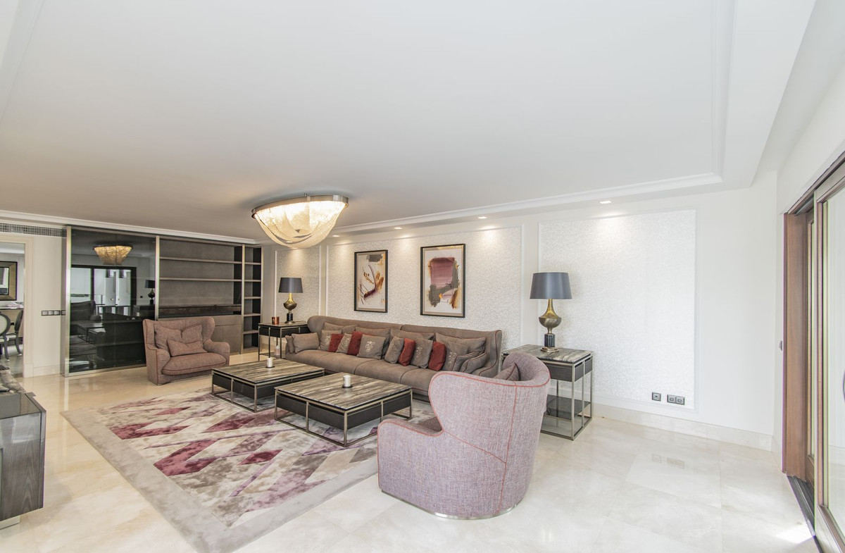 5 Bedroom Apartment for Sale in Estepona — 7