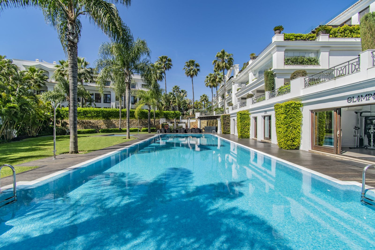 5 Bedroom Apartment for Sale in Estepona — 8