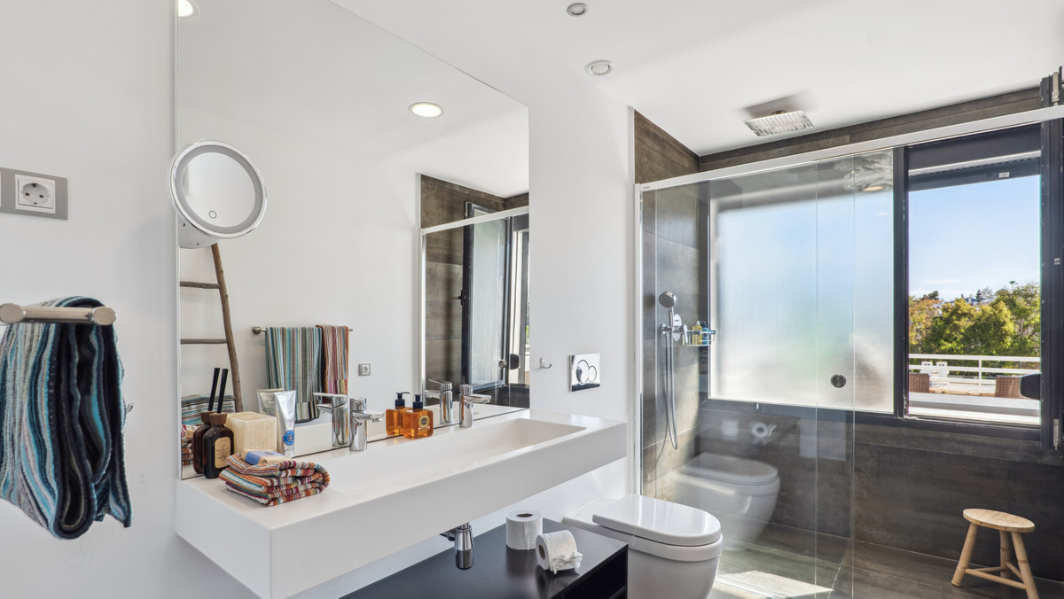 3 Bedroom Villa for Sale in The Golden Mile — view 12