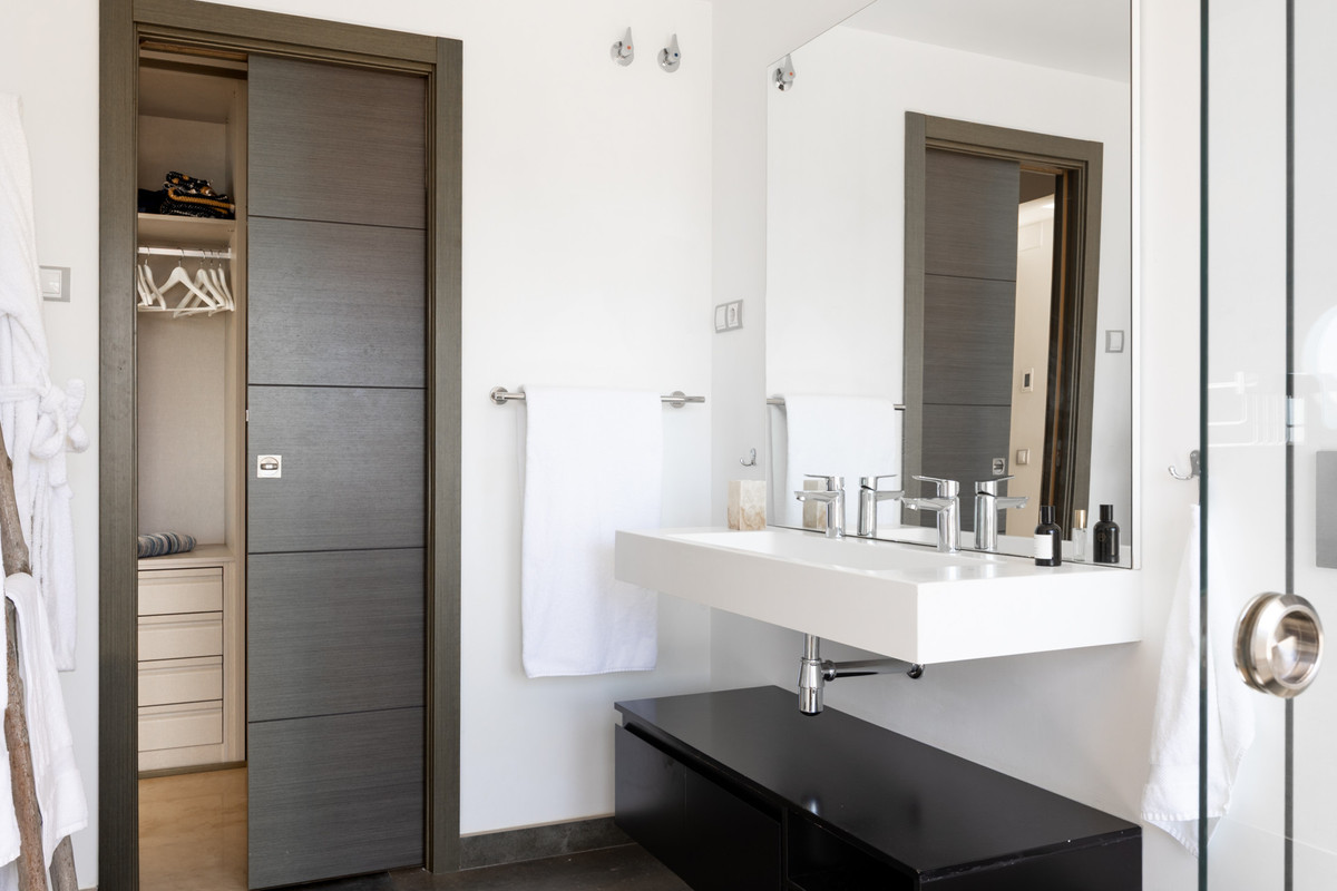 3 Bedroom Villa for Sale in The Golden Mile — view 15