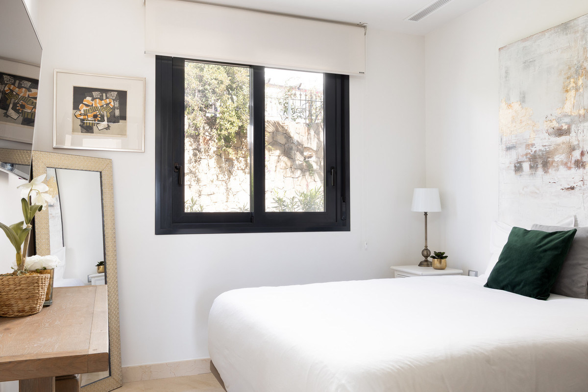 3 Bedroom Villa for Sale in The Golden Mile — view 16