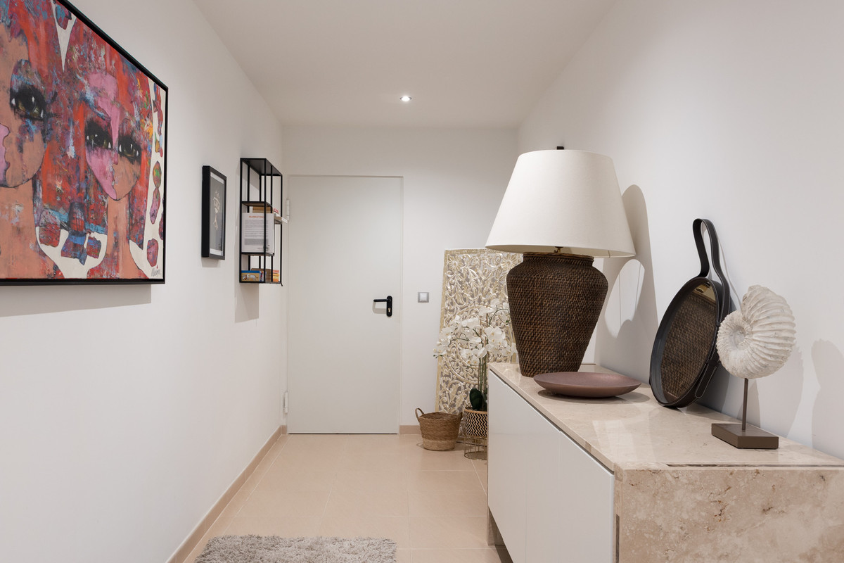 3 Bedroom Villa for Sale in The Golden Mile — view 19