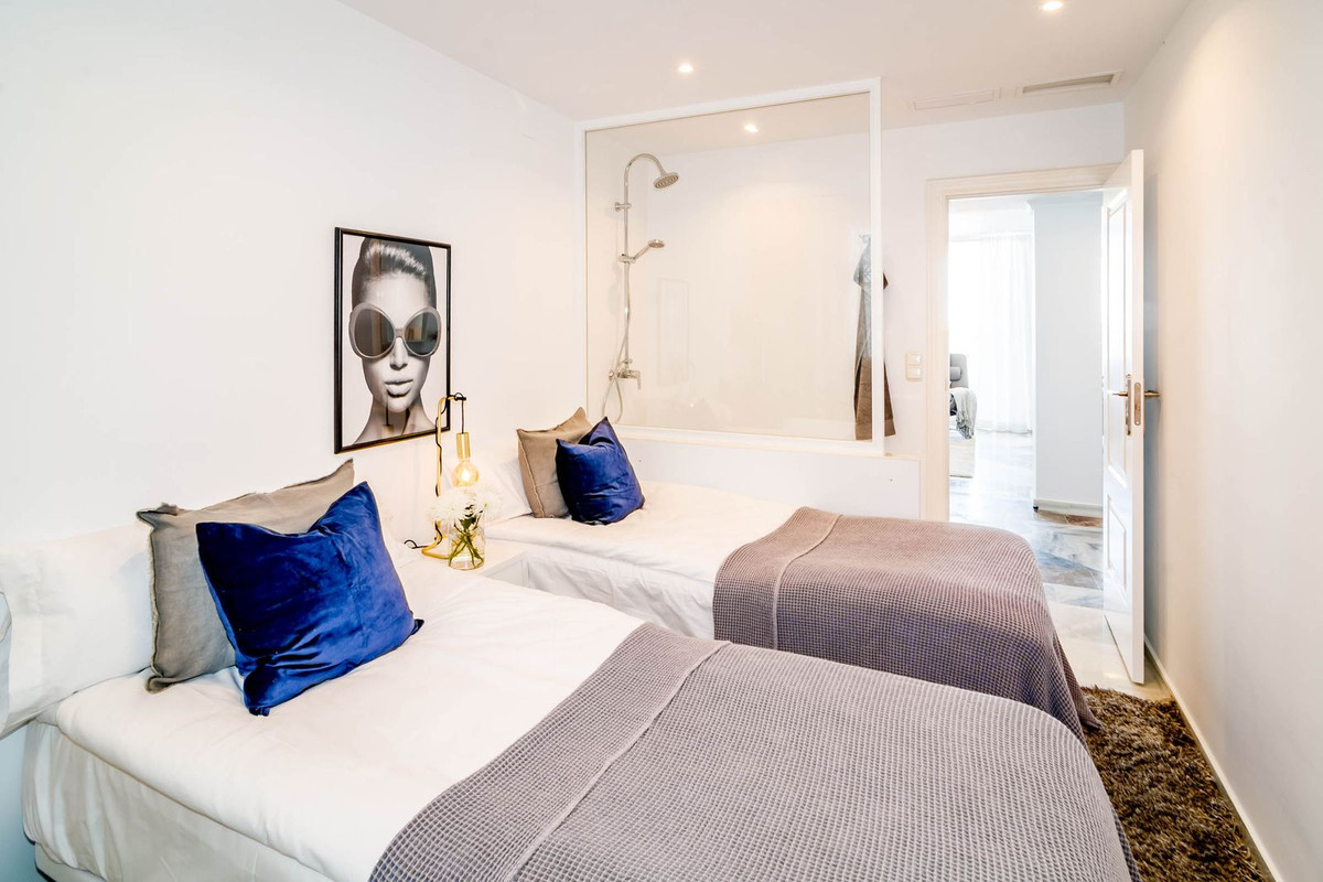 3 Bedroom Apartment for Sale in Nueva Andalucía — view 17