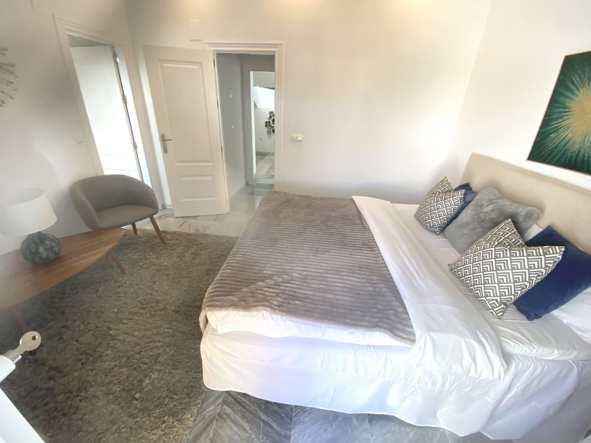 3 Bedroom Apartment for Sale in Nueva Andalucía — 6