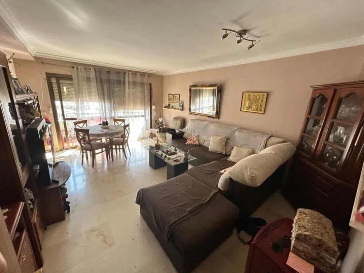 4 Bedroom Apartment for Sale in Estepona