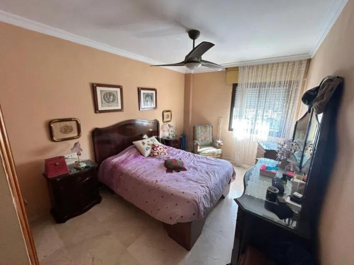 4 Bedroom Apartment for Sale in Estepona — 4