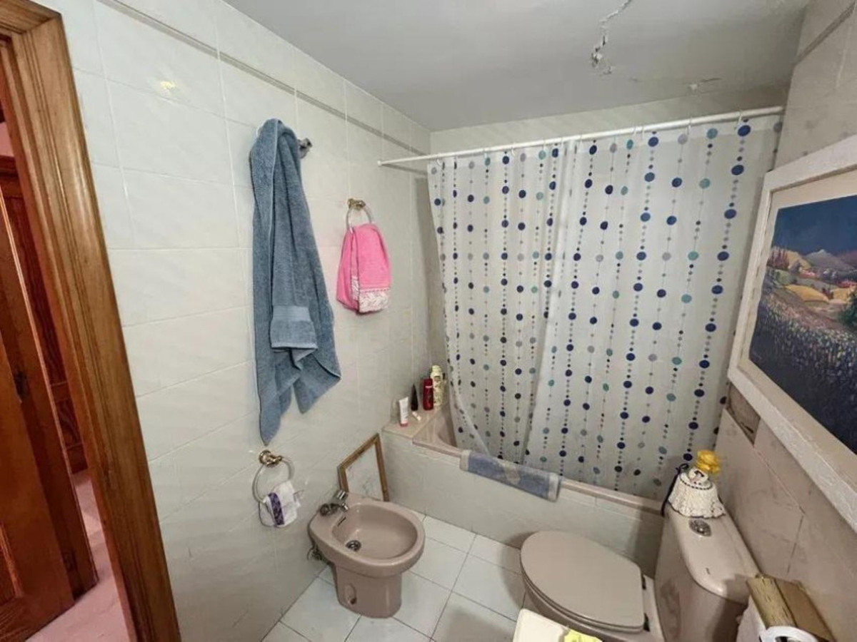 4 Bedroom Apartment for Sale in Estepona — 5