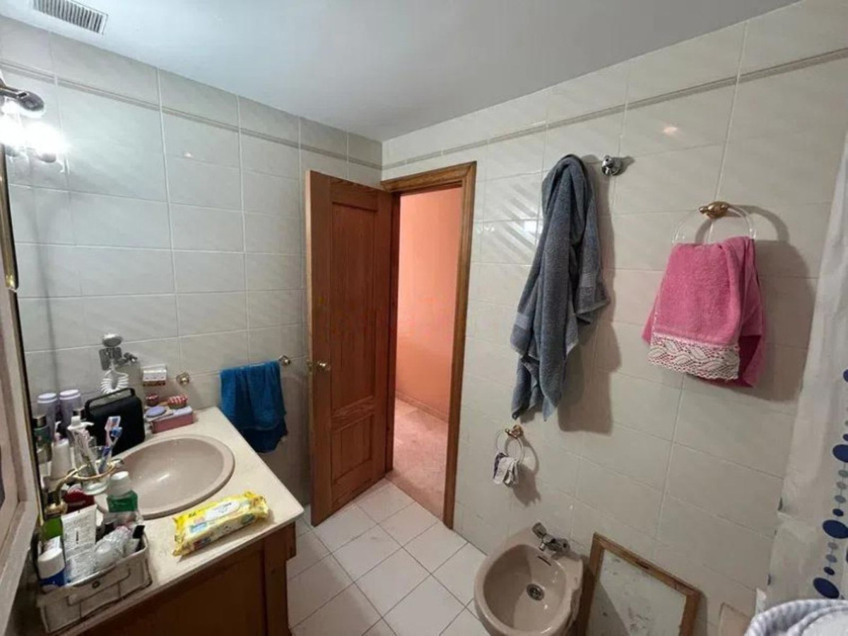 4 Bedroom Apartment for Sale in Estepona — 6
